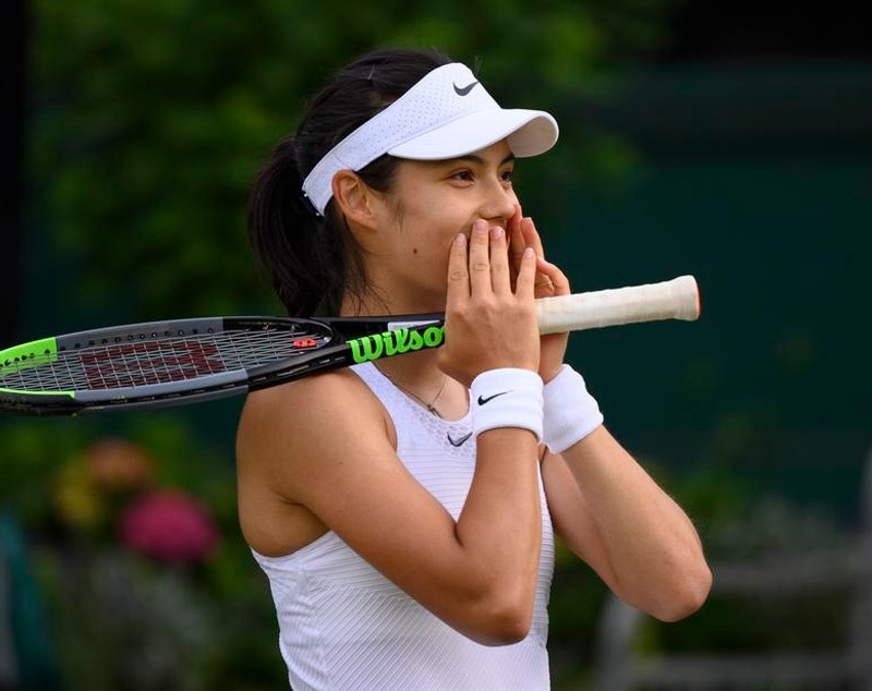Cine e Emma Răducanu, senzaţia de la Wimbledon: „Vin în fiecare an s-o vizitez pe mamaia, la București”