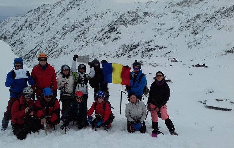 Protest în vârful muntelui: Alpinistul Teodor Tulpan, primul român ajuns pe Everest, cere anularea ordonanței