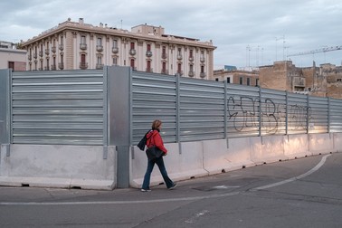 Marcela, 57 de ani, lucrează ca badantă în orașul Lecce, unde îngrijește o bătrână de 96 de ani. Fotografia a fost făcută când se întorcea de la Biserica Românească Ortodoxă din oraș, unde merge când are ore libere. Lecce, Italia, mai 2022