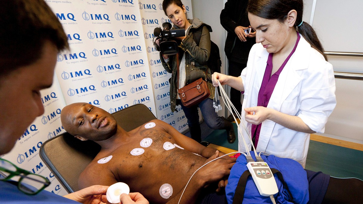 Celebrul jucător american de baschet Lamar Odom admite că a folosit un penis fals și urina antrenorului pentru a trece testul antidrog făcut înaintea JO 2004