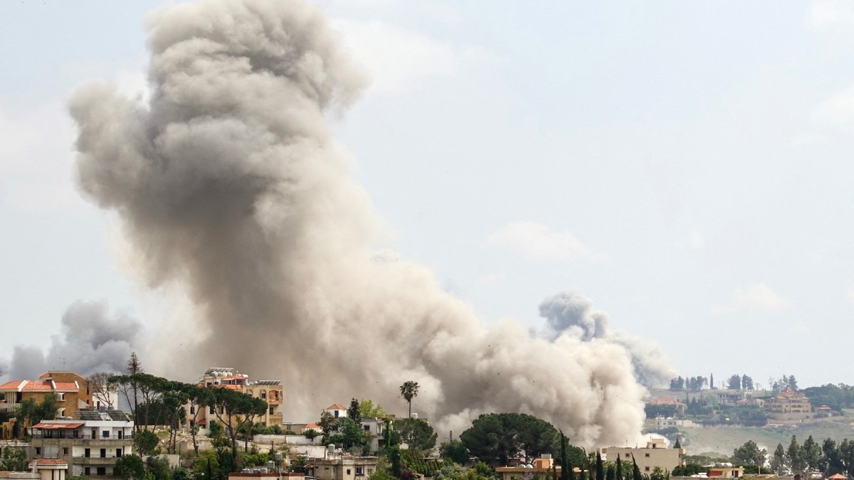 Nor de fum după o explozie, în timpul războiului Iran-Israel-SUA.