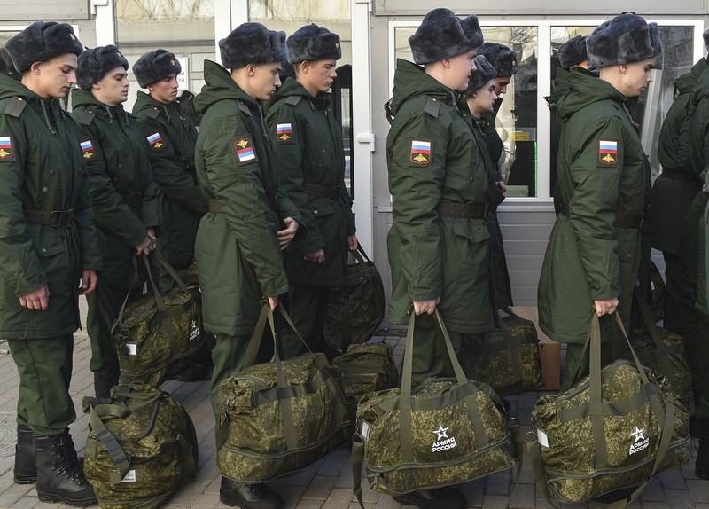 Recruți ruși fotografiați într-o gară din Sevastopol înainte de a pleca în război. Foto: EPA