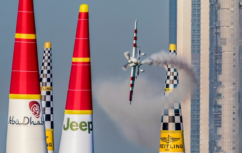 Paul Bonhomme a zburat cu 370 km/h în Abu Dhabi / FOTO & VIDEO