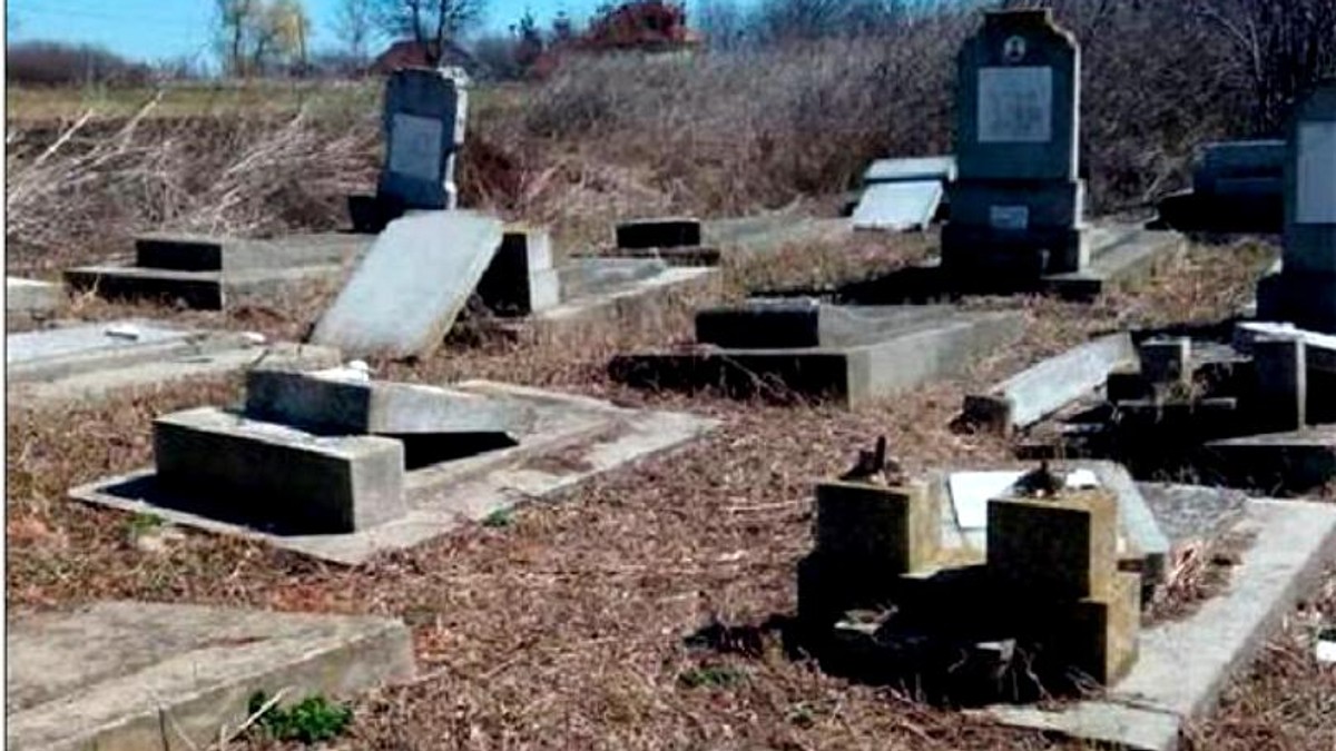 Anchetă MAI în cazul vandalizării cimitirului evreiesc din Huși