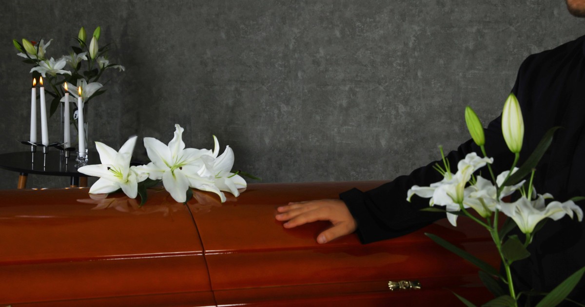 De ce se leagă picioarele mortului