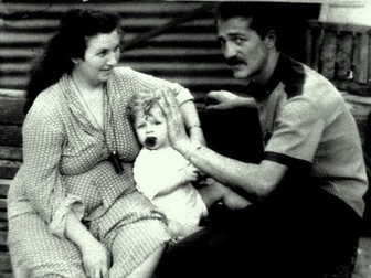 Iată-l pe rapper în copilărie, alături de părinții lui. Fotografia a fost făcută în 1991