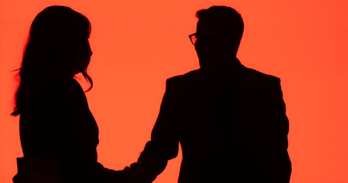 Adi Sînă (Akcent) și Toth Abigel în Ungaria, la filmările videoclipului „Sugar Daddy”