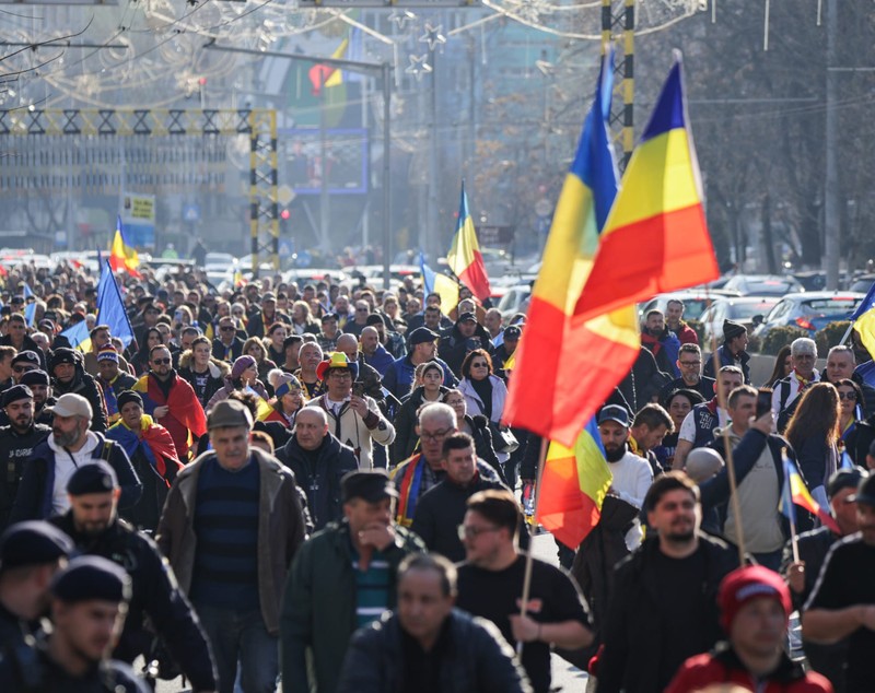 Călin Georgescu a fost înconjurat de mii de oameni la „Marea Horă a Unirii Neamului”: „Suntem legați pentru totdeauna ca frați și surori”
