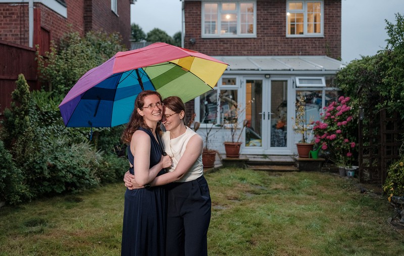 Două românce au emigrat în Anglia ca să se poată căsători: „Nu vreau să duc nicio luptă, vreau doar să-mi trăiesc viața liniștită”