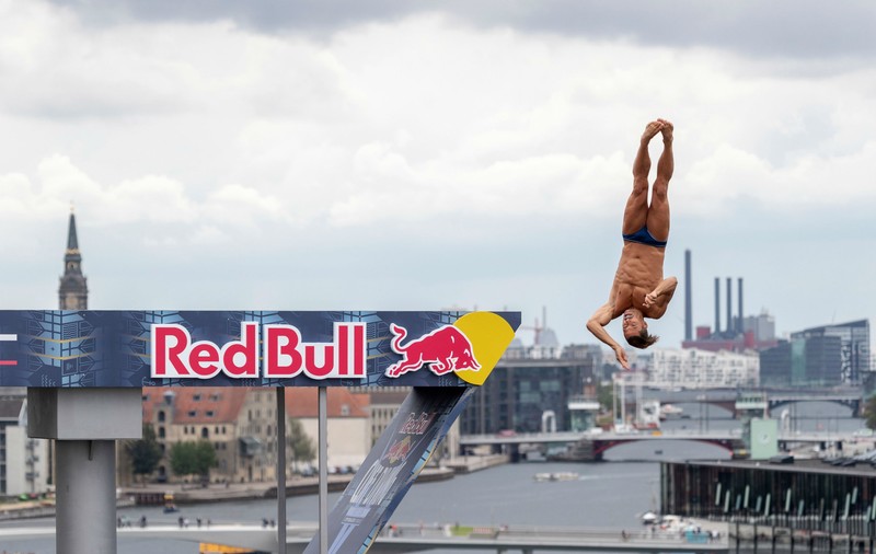 Constantin Popovici, primul român care va face un sezon complet în Red Bull Cliff Diving. S-a calificat și la Mondiale