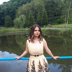 Alexandra Telescu, olimpică la matematică, ajută la rândul ei alți elevi să învețe