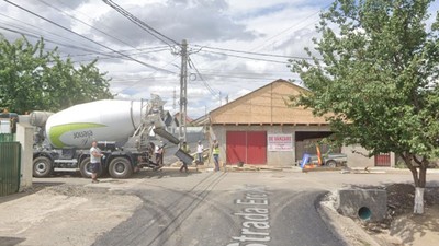 muncitori-asfaltare-strada-vantori-galati