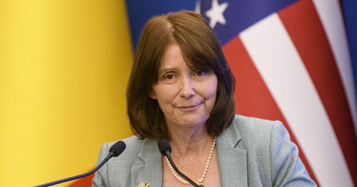 kathleen-kavalec-ambasadoare-sua-bucuresti-retragere