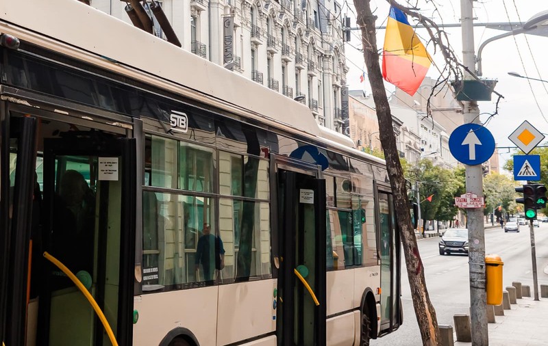 Aproape 1.000 de staţii de transport public din Capitală vor afişa informaţii în timp real cu programul de circulaţie al vehiculelor