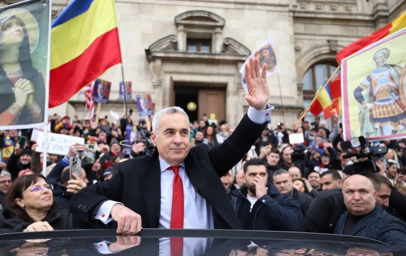 Călin Georgescu, a treia zi la rând în fața instanței. Judecătorii decid astăzi dacă încep procesul în cazul tentativei de lovitură de stat