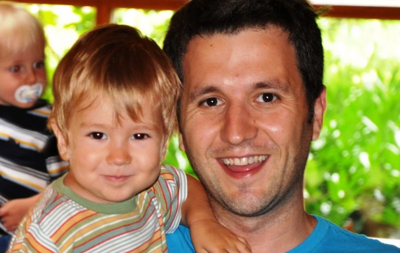 Drama lui Andi Moisescu | Prezentatorul a fost părăsit de tată în copilărie: "Am încercat să dau de el, dar nu am reuşit. Am uitat noţiunea de tată"