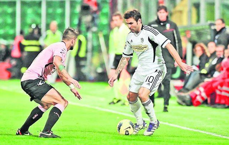 Adrian Mutu, făcut ţigan de fanii Cesenei