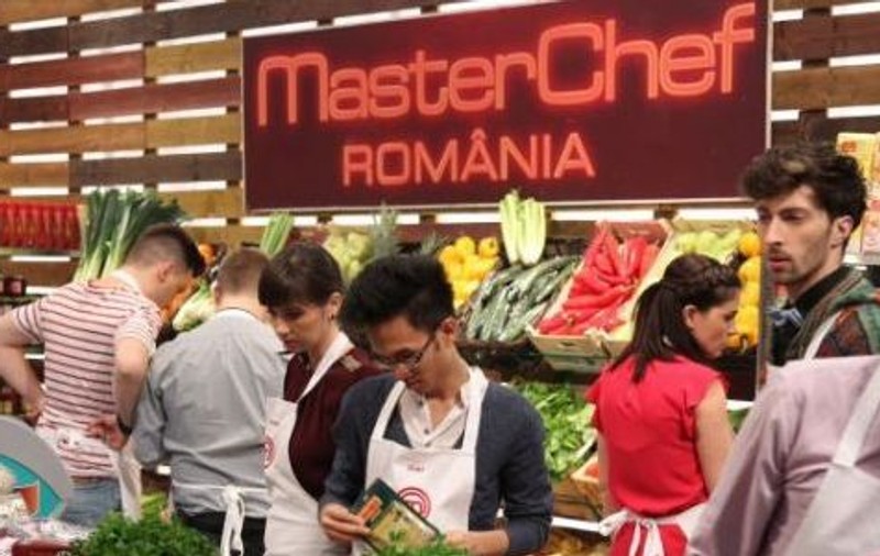Concurenţii de la MasterChef gătesc în condiţii extreme. Prima probă: Cutia Misterelor
