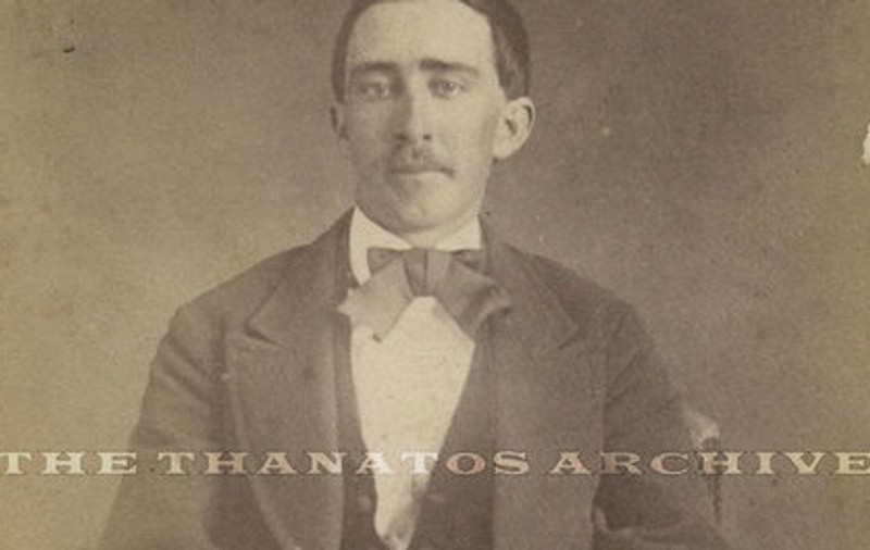 Şocant! | Nicolas Cage apare într-o fotografie din 1870!