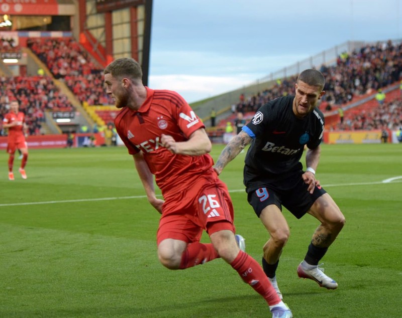 FCSB, egalată de Aberdeen în prelungiri în play-off-ul Europa League, după ce a jucat în inferioritate. Calificarea se decide la București
