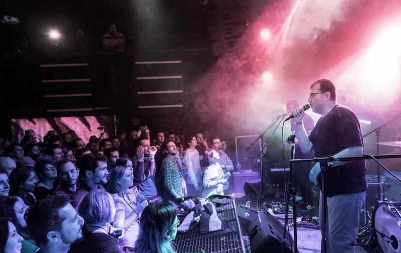 Artan nu mai e Partizan! Solistul rock a fost înlocuit, dar trupa continuă seria lansărilor cu un album imprimat cu vocea sa