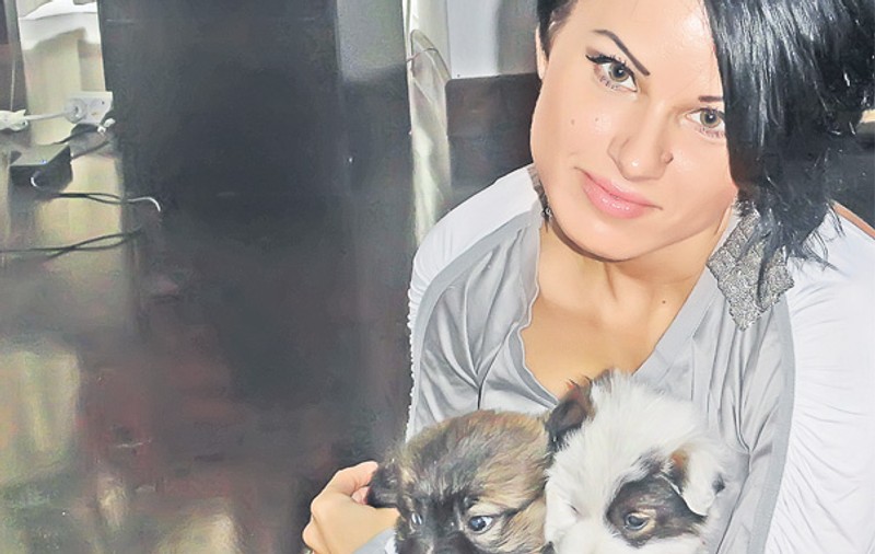 Roxana Marinescu: "Încerc să salvez cât mai mulţi maidanezi"