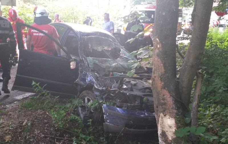 Accident grav în Maramureș. Un bărbat a murit, iar cei doi copii ai săi au fost răniți