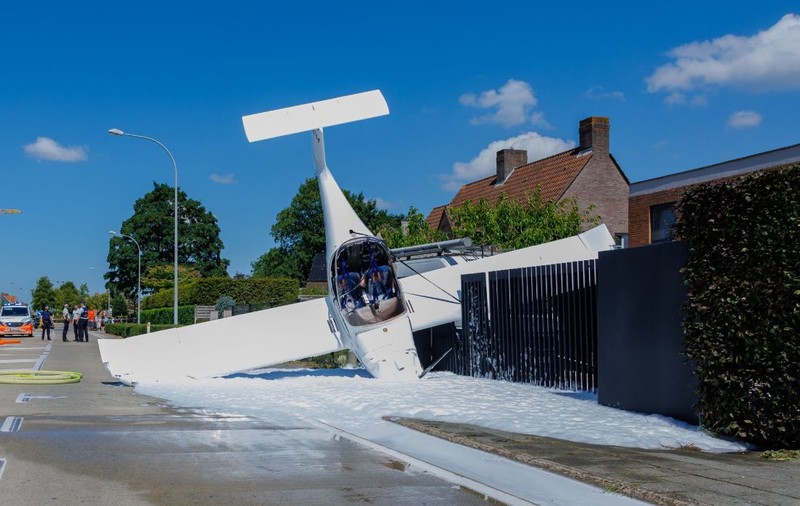 Doi influenceri s-au filmat în timp ce se prăbușeau cu avionul. Au rămas cu răni pe viață