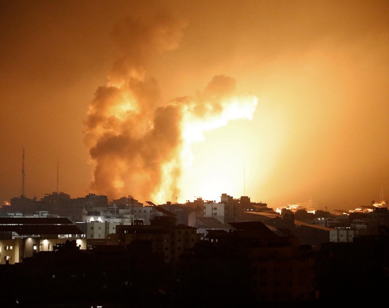 700 de morți în Israel după confruntările cu Hamas, în timp ce forțele armate încă luptă să-și elibereze complet teritoriul. Israelul a declarat oficial stare de război