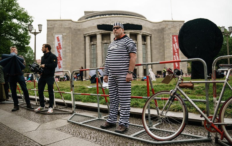 Proteste în Germania. Sute de persoane au manifestat împotriva izolării