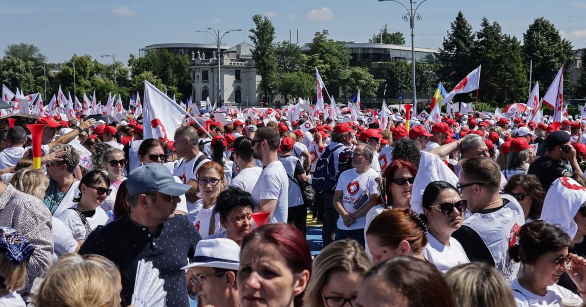 Membrii SANITAS protestează miercuri în București, în Piața Victoriei
