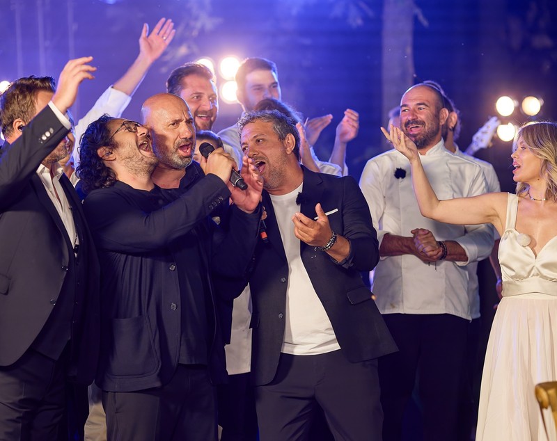 MasterChef, 17 noiembrie 2025. Cei 10 concurenți au lucrat ca o singură echipă într-o probă care a celebrat 30 de ani de PRO TV