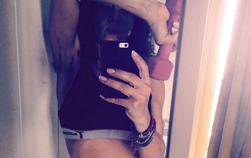 ABDOMEN PERFECT, dar și TU îl POȚI AVEA! MIHAELA RĂDULESCU îți DEZVĂLUIE pas cu pas EXERCIȚIILE EI!