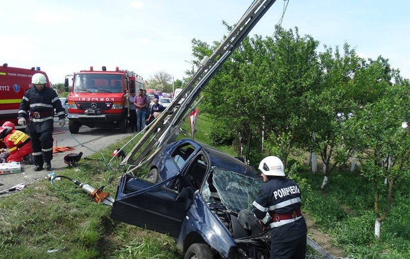Un copil de un an și patru luni și tatăl său au murit într-un accident în Satu Mare. Însărcinată, mama micuțului e în stare critică
