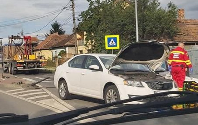Explicația unei orădence care a făcut accident în stare de ebrietate: „Am vrut să beau apă, dar era palincă”