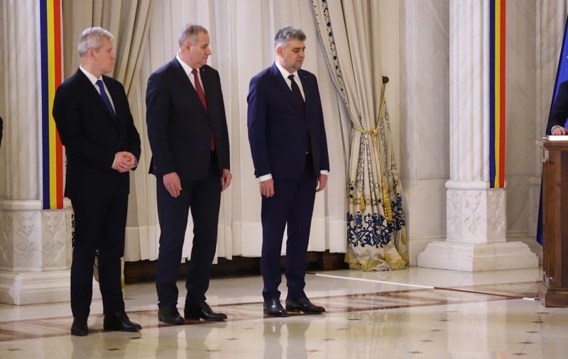 Una vorbim, alta fumăm. Instituțiile dau ultimul dezmăț bugetar chiar înainte ca Guvernul să strângă cureaua