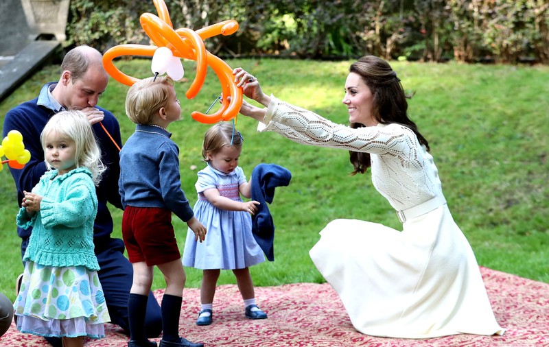 FOTO | Care este adevărata relație a lui Kate Middleton cu cei doi copii ai săi. Un expert în limbajul trupului spune tot