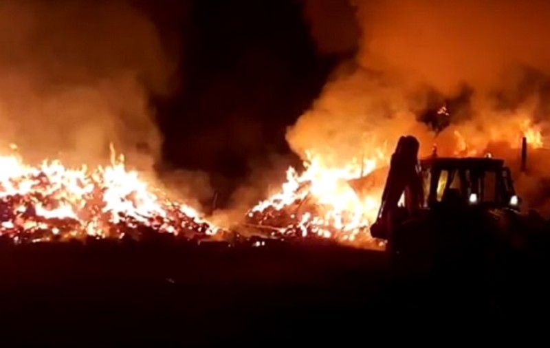 Un bărbat din Botoşani a declanşat un incendiu puternic la firma la care lucra pentru că nu și-a primit salariul