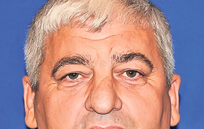 El este alesul care face facultatea la 53 de ani! Pesedistul Dan Ciocan este în anul III la Agronomie, în Craiova