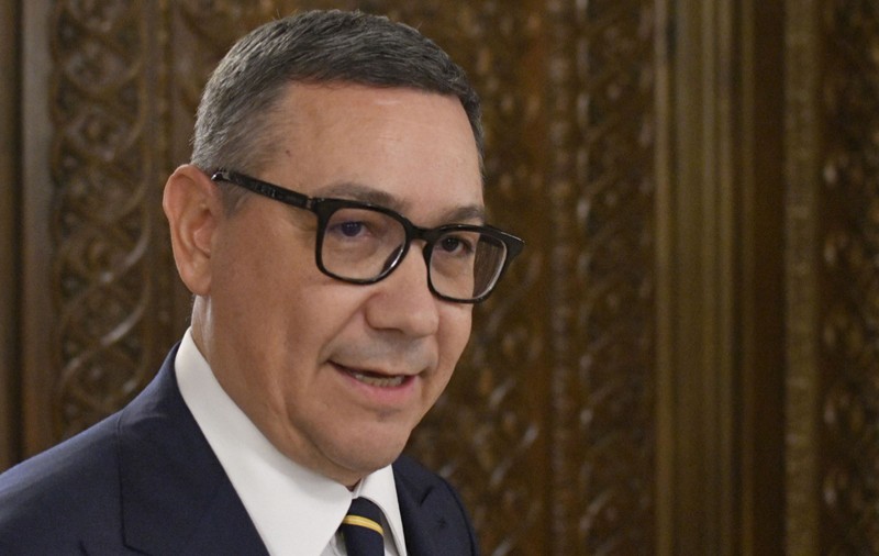 Victor Ponta face un sondaj public pe rețelele sociale, cu doar câteva zile înainte de alegerile prezidențiale: mii de români au votat