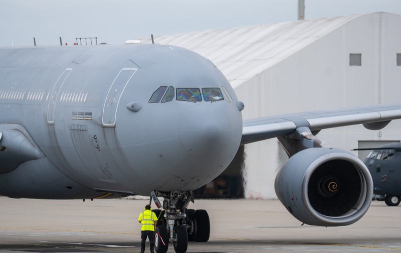 Donald Trump a fost ajutat de România în războiul din Iran: „La București au redus zborurile comerciale și numărul de avioane, au folosit aeroportul” | VIDEO
