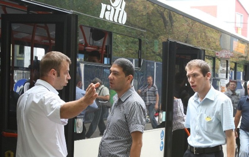 Nimeni nu trece de CONTROLORII RATB! Ia uite ce MĂSURI au fost PREGĂTITE PENTRU CĂLĂTORI!