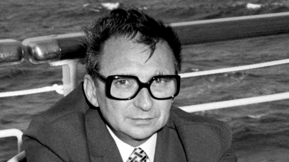 VIDEO Ion Mihai Pacepa, fost șef al spionajului comunist fugit în SUA, a murit la 92 de ani, anunță un publicist american. Ceaușescu oferise două milioane de dolari pentru prinderea lui