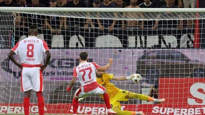 Dinamo conduce la pauză FCSB cu 2-1