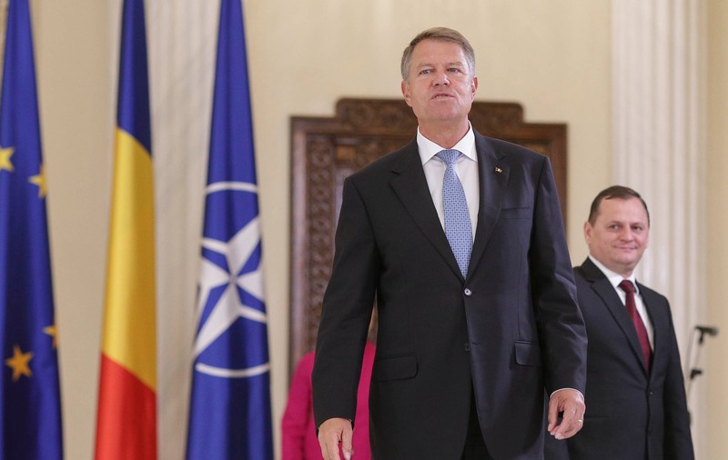 Incident la recepția de Ziua Națională de la Palatul Cotroceni! Soțului unei invitate i s-a făcut rău și a fost transportat la spital
