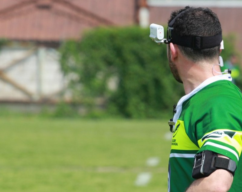 Cameră video pe capul arbitrului! Imagini din mijlocul terenului / FOTO&VIDEO
