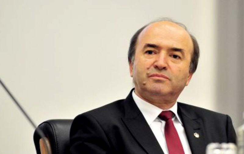 Ce spune Tudorel Toader despre cererea de refugiat politic a Alinei Bica