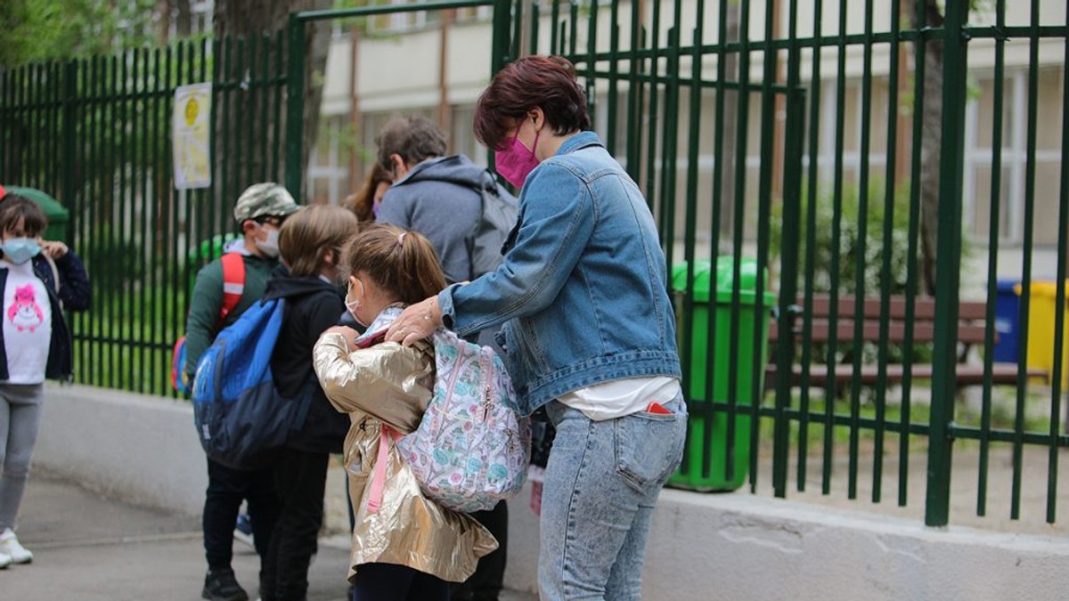 VIDEO Decizia privind reluarea cursurilor care îi nemulțumește și pe elevi, și pe părinți, și pe profesori. „Ne-a pus unii împotriva celorlalți”