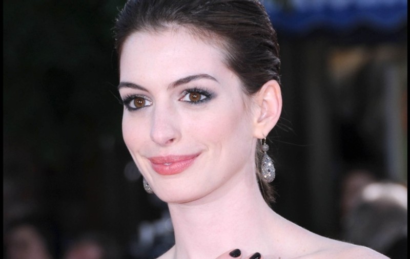 Anne Hathaway va fi noua Catwoman din seria "Batman" 