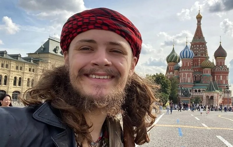 Școală din Donețk denumită după Michael Gloss, fiul unui adjunct CIA, mort pe front pentru Rusia. „Dragostea” Moscovei, coșmarul părinților